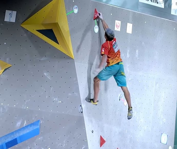 El escalador cacereño Alberto Ginés encabeza la lista de nominados como Deportista del Año 2021