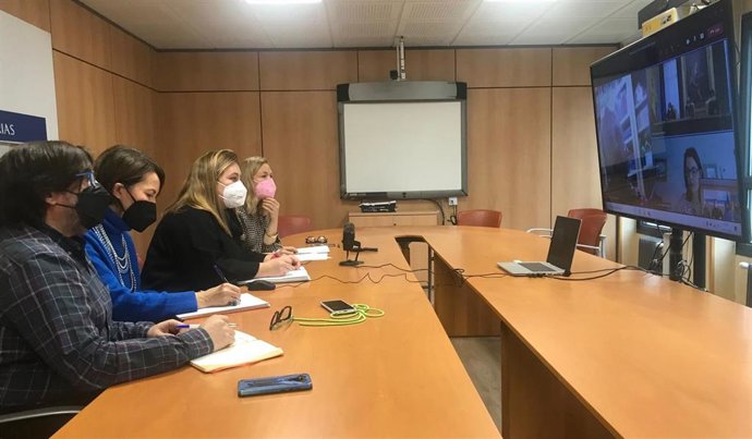 Antonio Cuartas, jefe de Servicio de Infraestructuras; María Elena Arango, directora general de Planificación e Infraestructuras Educativas; Lydia Espina, consejera de Educación, y Violeta García, jefa del Servicio de Gestión de Centros y Planificación