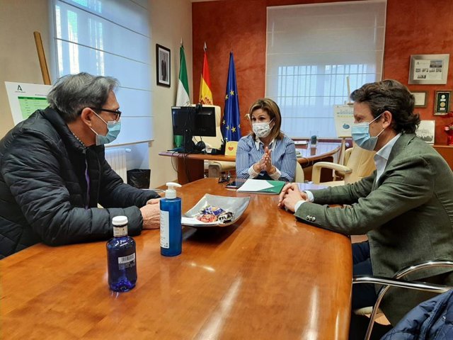 Reunión con el alcalde de Alcaudete.