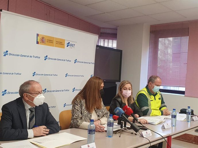 De izquierda a derecha, el subdelegado del Gobierno en Valladolid, Emiliio Álvarez; la delegada en Castilla y León, Virginia Barcones; la coordinadora de la DGT, Inmaculada Matías; y el jefe del Sector de Tráfico en la Comunidad, Francisco Iturralde.