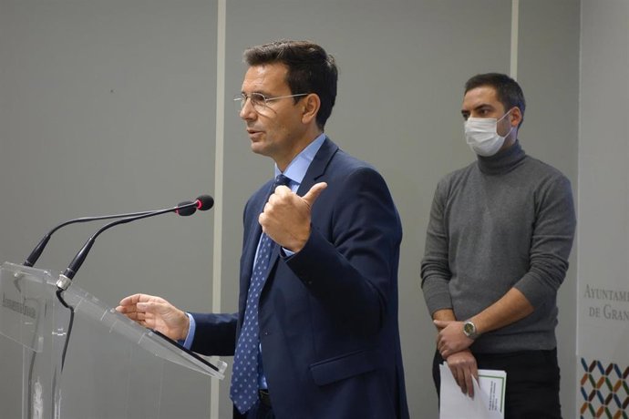 Francisco Cuenca, en primer término, en imagen de archivo, junto al edil Eduardo Castillo