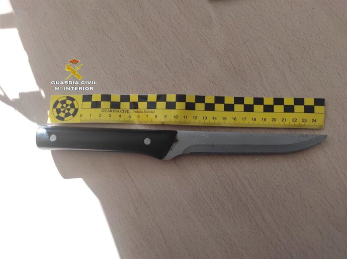 Cuchillo intervenido por la Guardia Civil.