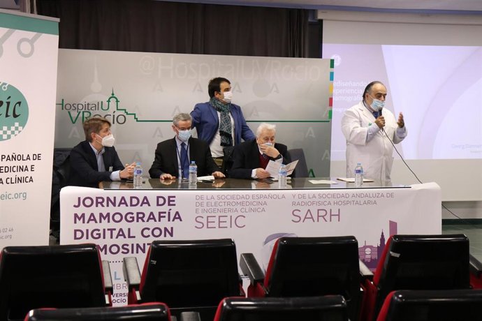 Jornada impulsada por el Virgen del Rocío de Sevilla sobre mamografía digital en 3D con tomosíntesis.