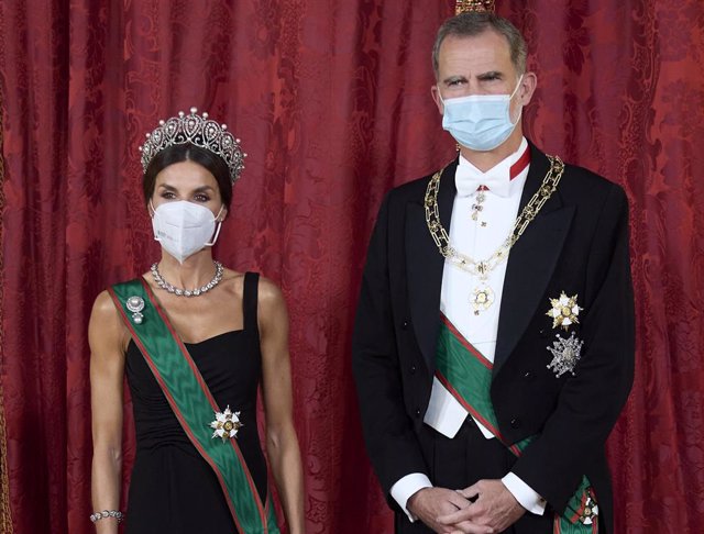 Archivo - Los Reyes Felipe y Letizia, en una imagen reciente