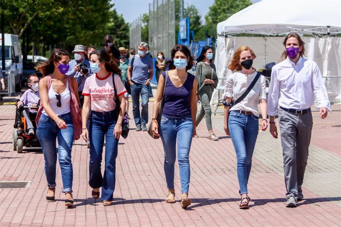 Archivo - (I-D) La exsecretaria de Estado de Igualdad, Noelia Vera; la ministra de Derechos SocialesIone Belara; la portavoz de Podemos, Isa Serra; la secretaria de Organización de Podemos, Lilith Verstrynge, y el coportavoz estatal, Pablo Fernández.