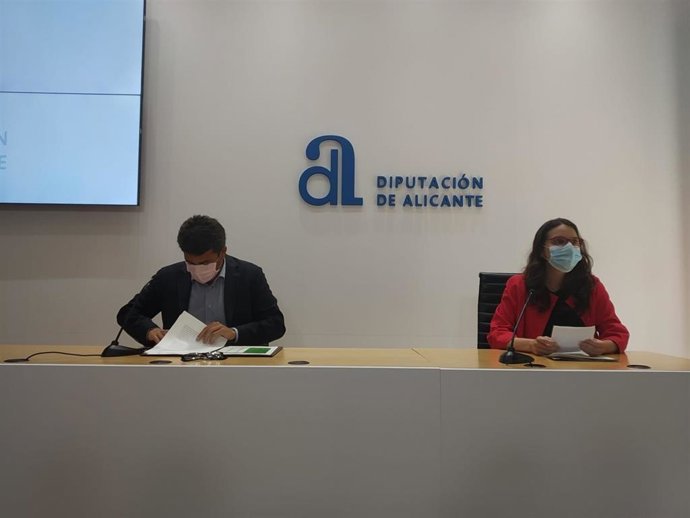 Archivo - Carlos Mazón y Mónica Oltra, en una imagen de archivo