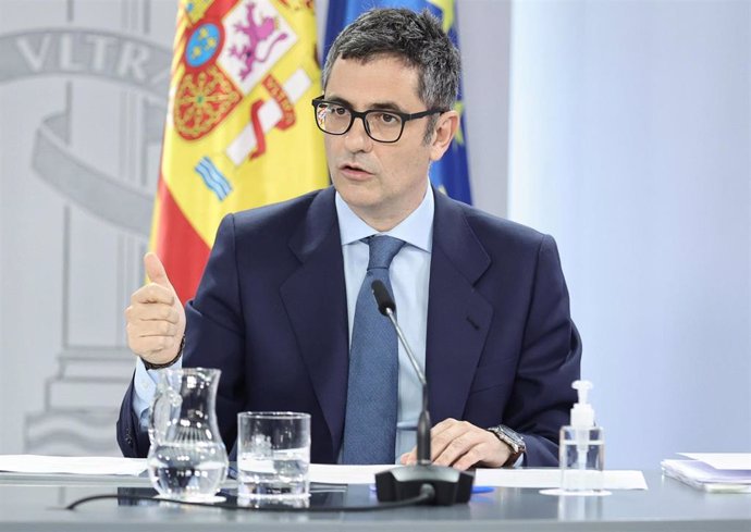 El ministro de la Presidencia, Relaciones con las Cortes y Memoria Democrática, Félix Bolaños, comparece tras una reunión del Consejo de Ministros, en La Moncloa, a 11 de enero de 2022, en Madrid, (España). Esta comparecencia se produce en plena polémic