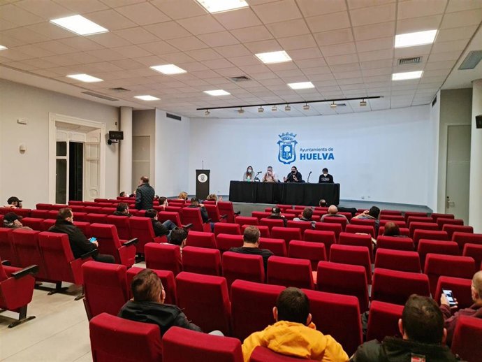 Reunión con autores y directores de la capital.