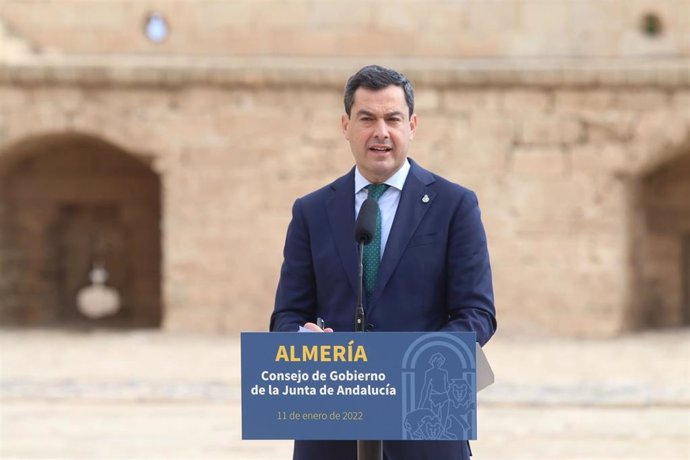 El presidente de la Junta de Andalucía, Juanma Moreno, este martes en la rueda de prensa del Consejo de Gobierno en Almería.