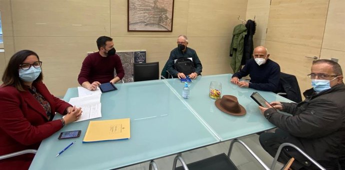 La vicealcaldesa de Valncia, Sandra Gómez, se reúne con la asociación de vecinos de Campanar