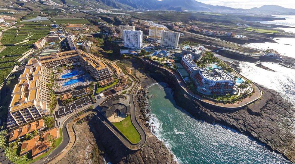 Archivo - Playa Paraíso, en la costa de Adeje