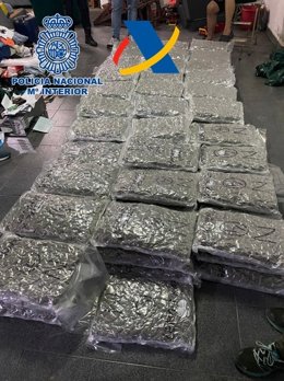 Sucesos.- Cae una banda criminal en una operación antidroga con 16 detenidos y 18 registros en Granada y Almería