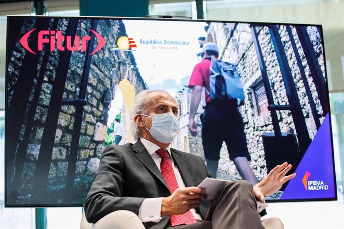 El consejero de Sanidad, Enrique Ruiz Escudero, interviene en la presentación de Fitur 2022, en Ifema Madrid, a 11 de enero de 2022, en Madrid, (España). El recinto de Ifema Madrid acogerá una nueva edición de Fitur, una feria líder del sector turismo, 