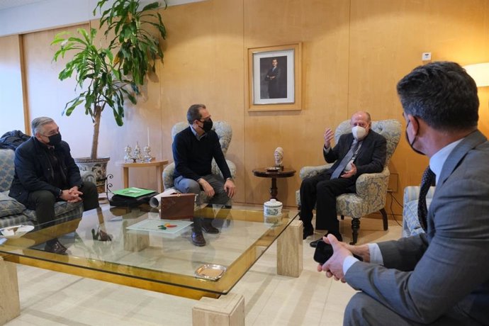 Reunión de Villalobos con el presidente del Colegio de Agentes Comerciales de la provincia.