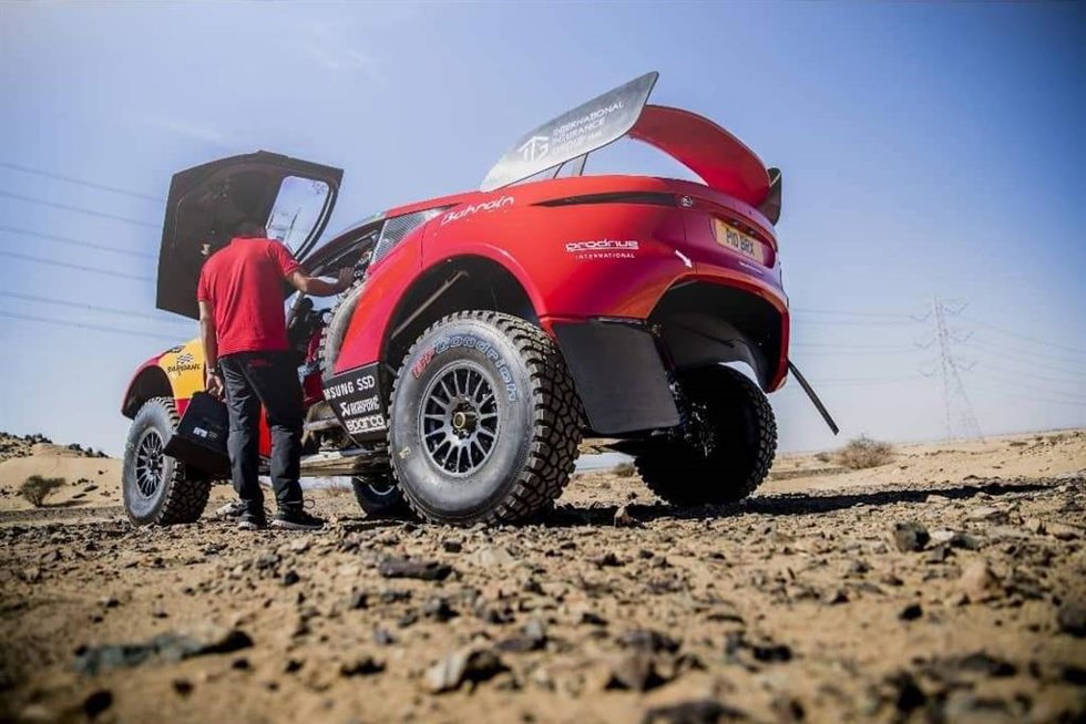 El piloto Nani Roma con su coche BRX Hunter T1+ durante la novena etapa del Dakar 2022.