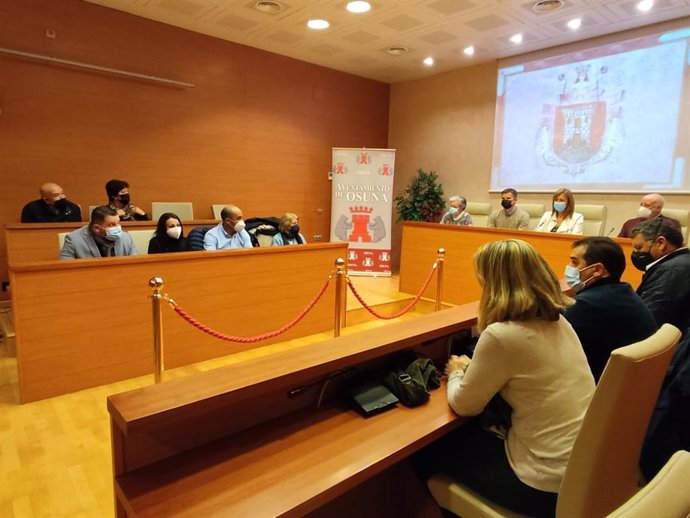 Reunión de alcaldes socialistas con representantes de la plataforma Marea Blanca, en Osuna.