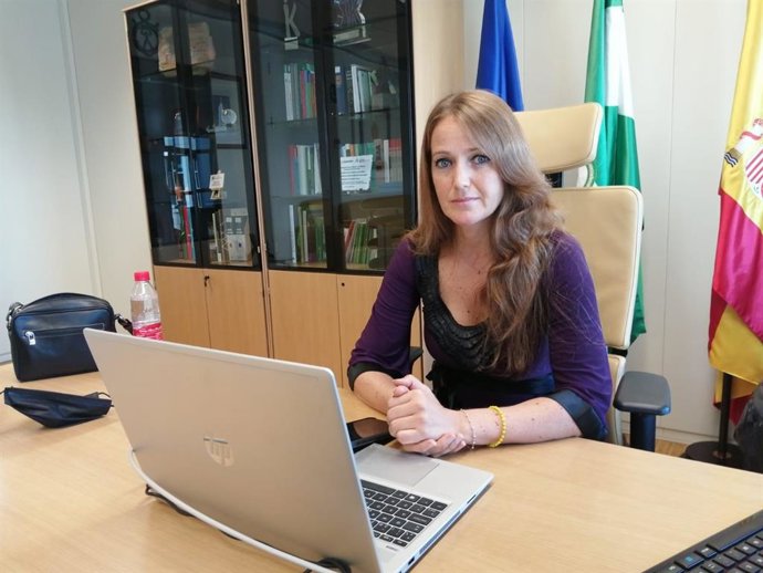 Archivo - La delegada territorial de Empleo, Formación y Trabajo Autónomo de la Junta en Granada, Virginia Fernández, en imagen de archivo