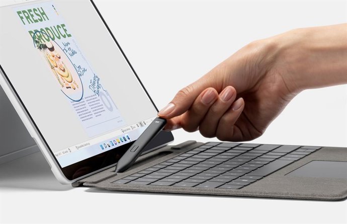 Microsoft Surface Pro 8.