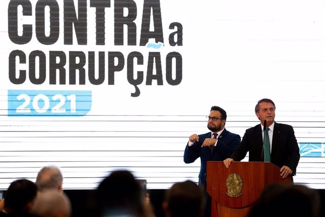 Archivo - Jair Bolsonaro durante un acto contra la corrupción.