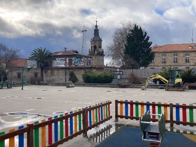 El Ayuntamiento de Vitoria-Gasteiz inicia las obras del nuevo espacio verde en la plaza Etxauri del Casco Medieval