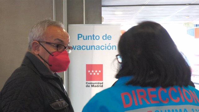 Alejandro Blanco, presidente del COE, en la vacunación a los deportistas españoles con motivo de los JJOO Invierno de Pekín 2022