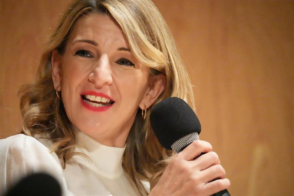 La vicepresidenta segunda y ministra de Trabajo y Economía Social, Yolanda Díaz, en el debate Trabajo digno, vida buena, durante el encuentro Miradas Ambplias, de Podemos-Ahal Dugu, en el BEC, a 18 de diciembre de 2021, en Barakaldo, Vizcaya (Euskad