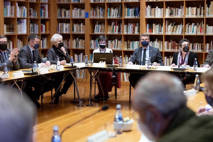 O titular do Goberno galego, Alberto Núñez Feijóo, asiste á sesión plenaria ordinaria do Consello da Cultura Galega. Santiago de Compostela, 11/1/2022.