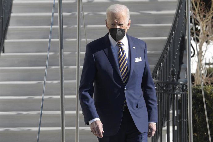 11 January 2022, US, Washington: US President Joe Biden speaks with the media before departing to joint Base Andrews in route to Atlanta, at south Lawn/White House. Photo: Lenin Nolly/ZUMA Press Wire/dpa