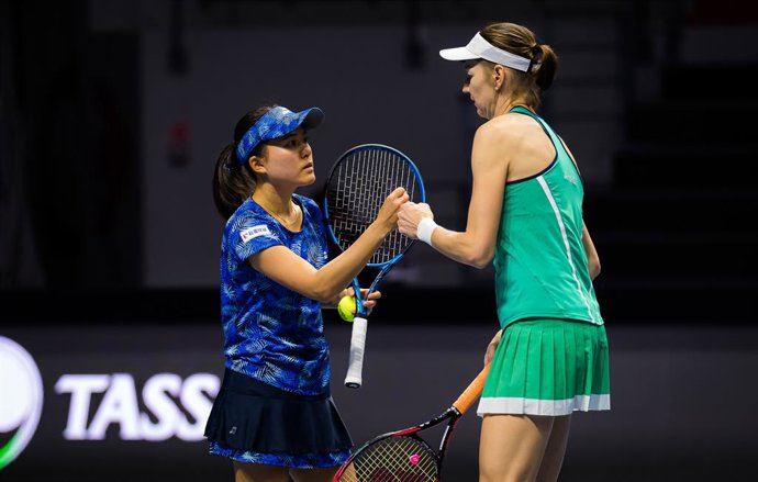 Archivo - Renata Voracova of the Czech Republic & Makoto Ninomiya of Japan playing doubles at the 2021 St. Petersburg Ladies Trophy WTA 1000 tournament