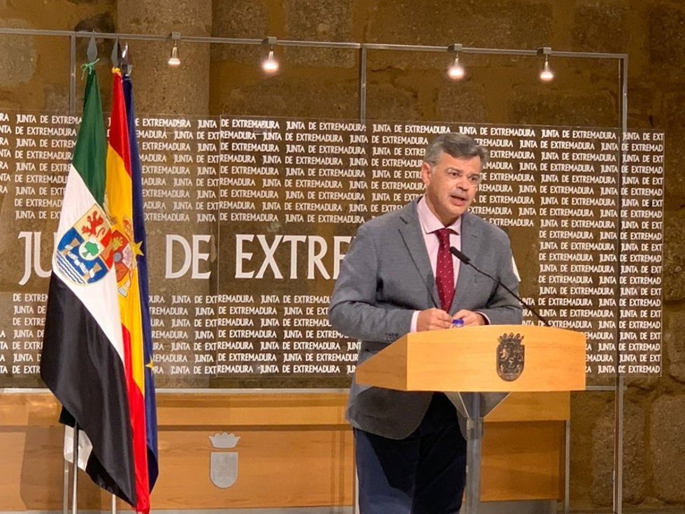 El portavoz de la Junta de Extremadura, Juan Antonio González, en rueda de prensa tras el Consejo de Gobierno autonómico