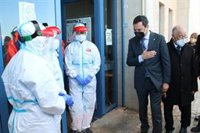 Moreno: Andalucía registra una presión hospitalaria en camas UCI del 12%, "diez puntos menos que la media nacional"