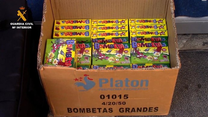 La Guardia Civil retira 800.000 artificios pirotécnicos en la campaña de Navidad.