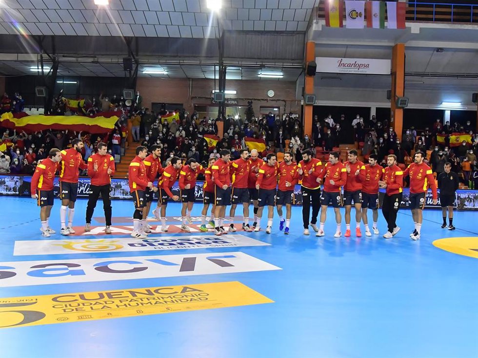 La selección española masculina de balonmano antes de afrontar un partido del TIE 2022