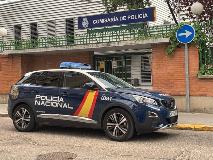 Archivo - Sucesos.- Detenida por amenazar y lesionar con un cuchillo a otra mujer en un bar de Valladolid
