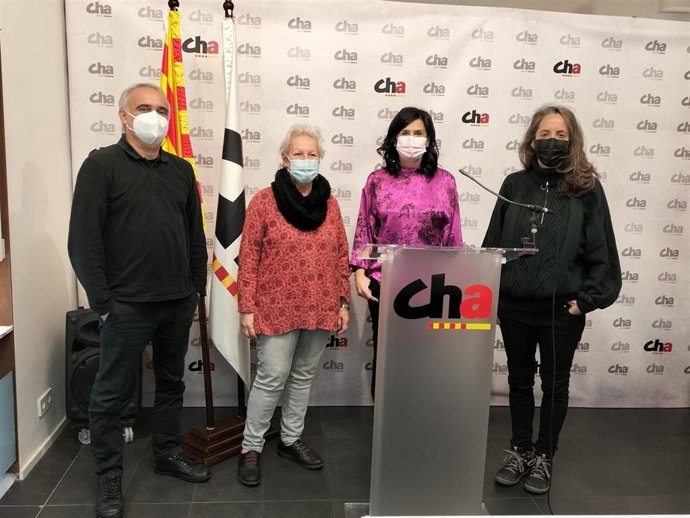 El coordinador del Rolde de Solidaridad y Agenda 2030 de CHA, Luis García Arrazola, la vicepresidenta de  'Estrella de la Mañana', María Luisa Vela Marquina, la Secretaria General de Chunta Isabel Lasobras, y  la coordinadora  Alicia Díez-Barturen,.