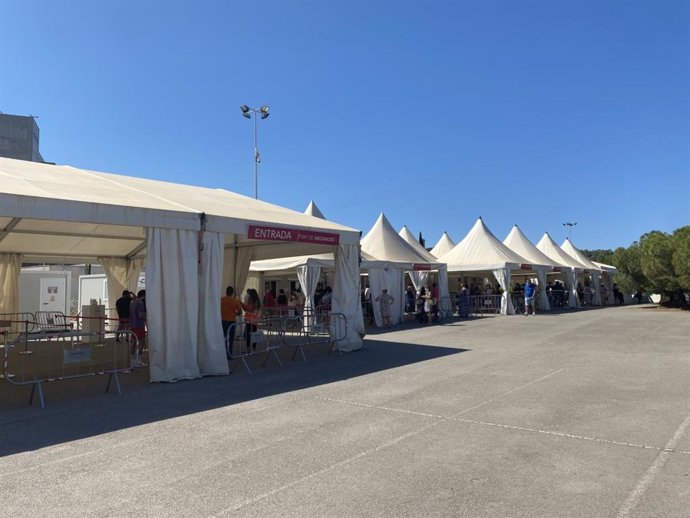 Archivo - Puestos de vacunación contra el coronavirus en  Palma.