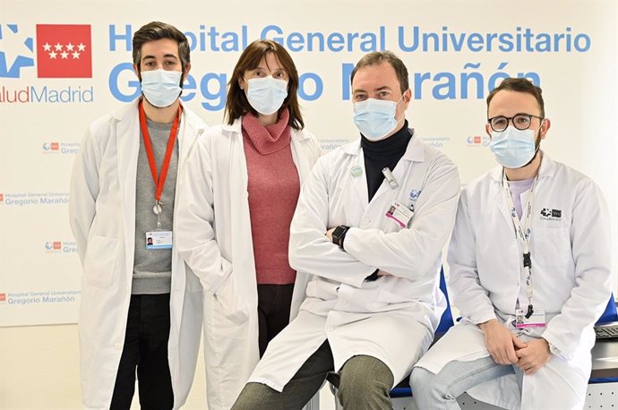 El doctor Rafael Correas, director del Laboratorio de Inmuno-regulación del Hospital Gregorio Marañón, y miembros de su equipo