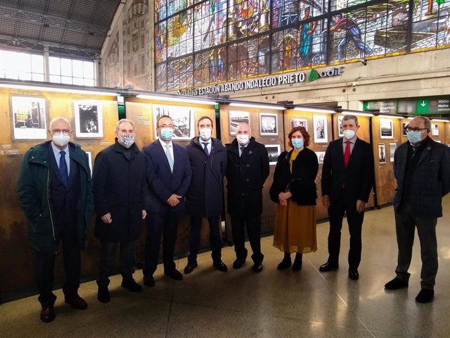 Inauguración exposición "Caminos de hierro" en estación Abando Bilbao
