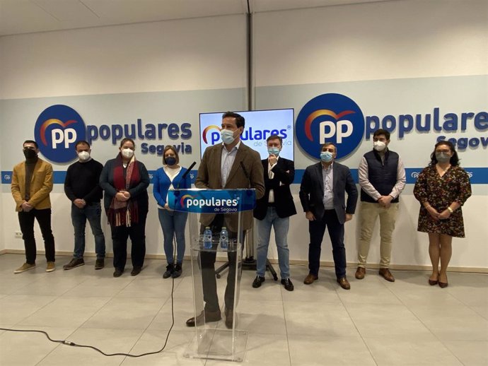 El director de Campaña de PPCyL, Raúl de la Hoz, ha asistido a una reunión con los Candidatos del PP de Segovia