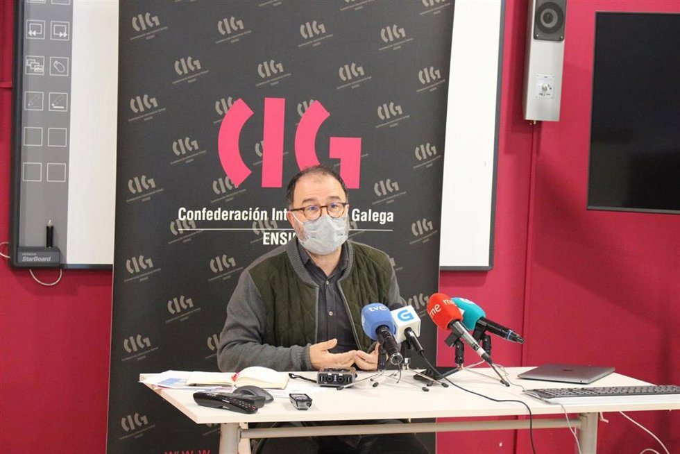 Xesús Bermello , de CIG ensino, en rueda de prensa