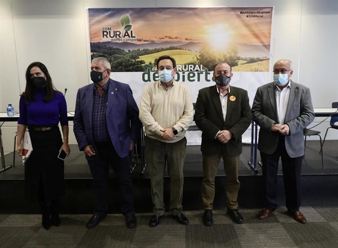 El secretario general de UPA, Lorenzo Ramos, el presidente de Asaja, Pedro Barato, el presidente de la RFEC, Manuel Gallardo y el secretario general de COAG, Miguel Padilla en la rueda de prensa del grupo de trabajo 20M Rural para anunciar manifestación
