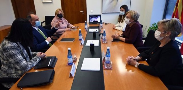 Reunión de la consellera de Sanidad y el presidente de la CEV