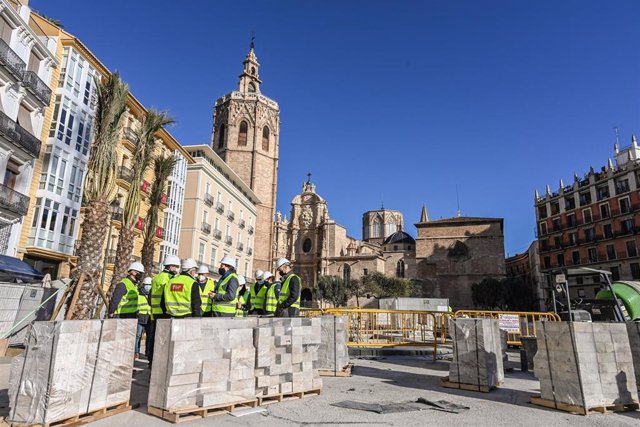 Obras en la Plaza de la Reina de València