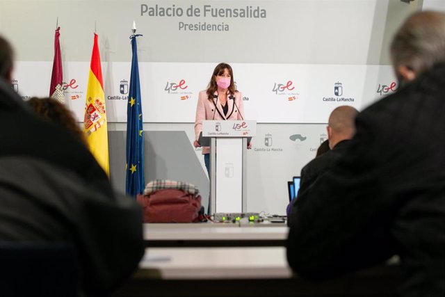 La consejera de Igualdad y portavoz del Gobierno regional, Blanca Fernández, comparece en rueda de prensa, en el Palacio de Fuensalida, para informar sobre los acuerdos del Consejo de Gobierno.