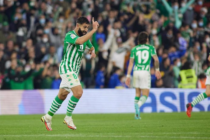 Nabil Fekir celebra un gol con el Real Betis en LaLiga Santander 2021-2022