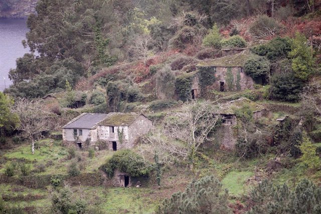 Vista general de la aldea de San Xiao, situada en la Ribeira Sacra, a 10 de enero de 2022, en San Xiao, Carballedo, Lugo, Galicia, (España). 