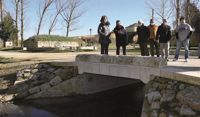 Armisén (I) durante su visita a Boadilla.