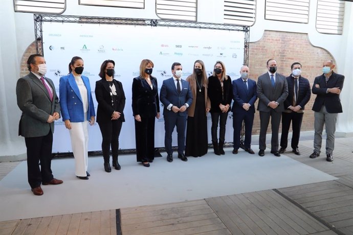 Inauguración del 'Foro Innovación y Conocimiento' sobre turismo industrial en Huelva.