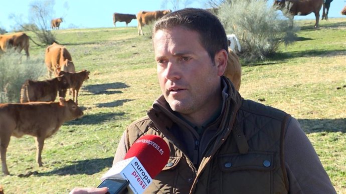Ganadero profesional de ganadería extensiva, Ángel del Valle.
