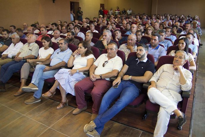 Archivo - Imagen de archivo de una asamblea de la Plataforma en Defensa de los Regadíos del Condado de Huelva.